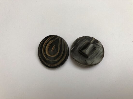 hoornen bruine knoop  20 mm