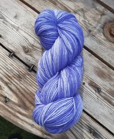 Handgeverfde sokkenwol paars 