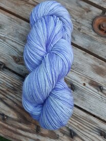 Handgeverfde sokkenwol paars 