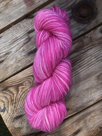 Handgeverfde sokkenwol roze 