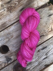 Handgeverfde sokkenwol roze 