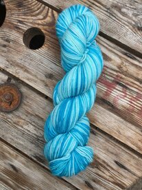 Handgeverfde sokkenwol blauw